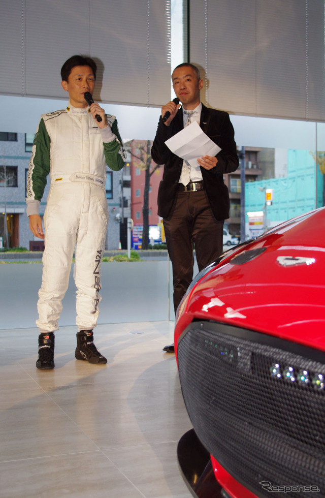 レーシングドライバー桂伸一氏（左）とアストンマーチン寺嶋正一オペレーション・マネージャー（右）によるトークセッション