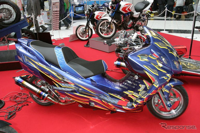 【東京モーターサイクルショー04】写真蔵…スズキカスタム編