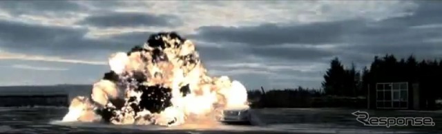 TNT爆弾の爆発にも耐えるジャガーXJの防弾装甲仕様車、センチネル（動画キャプチャー）