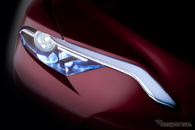 トヨタのプラグインハイブリッドコンセプトカー、NS4のティーザー画像
