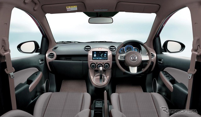 マツダ・デミオ13-SKYACTIV 2012