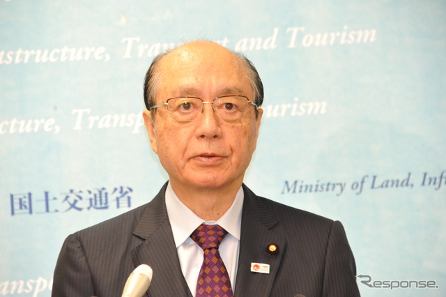 前田武志国土交通相(24日・国交省)