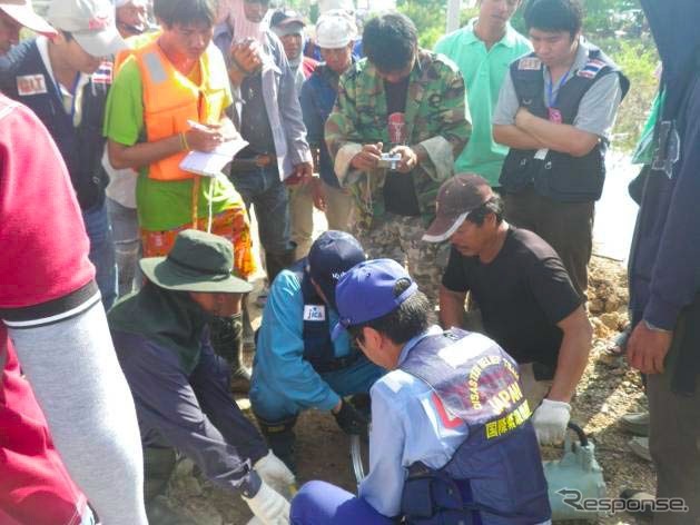 タイの洪水被害で、国交省派遣のポンプ車は排水作業を行なった