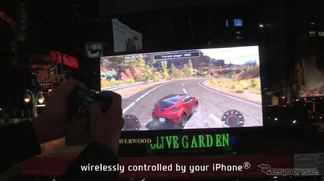 米国ニューヨーク・タイムズスクエア名物の巨大ビルボードで行うレースゲーム、「ヒュンダイレース」(動画キャプチャー)
