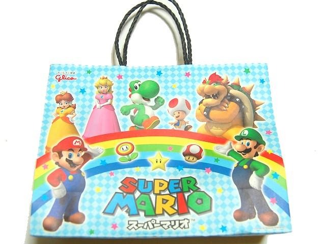 お菓子7点と特製マリオカレンダーがセットになった!「スーパーマリオ お菓子詰合わせパック」・・・週刊マリオグッズコレクション第168回 パッケージ紙袋・表