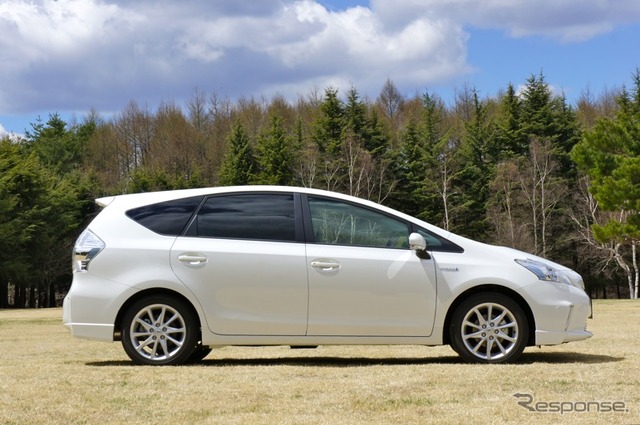 2011年の新型車：トヨタ・プリウスα