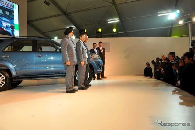 大幅改良を受けたトヨタの新興国向けSUV、フォーチュナー(デリーモーターショー12)