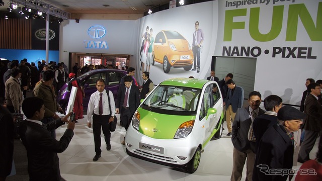 インドのタタモーターズが2012年内に発売予定の天然ガス車、ナノCNG（デリーモーターショー12）