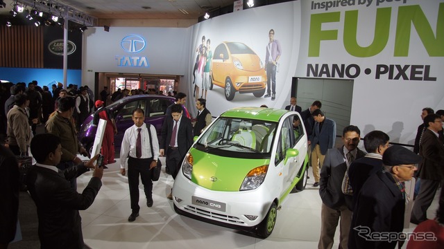 インドのタタモーターズが2012年内に発売予定の天然ガス車、ナノCNG(デリーモーターショー12)