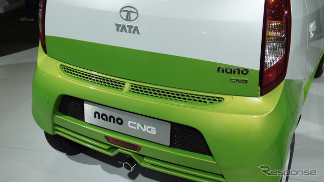インドのタタモーターズが2012年内に発売予定の天然ガス車、ナノCNG(デリーモーターショー12)