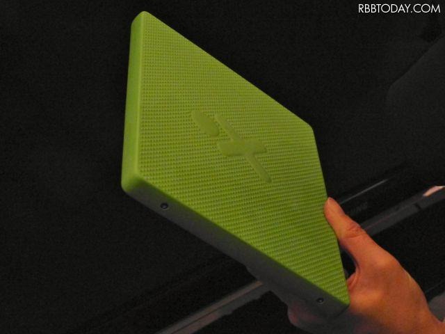使わないときはカバーをかぶせることで衝撃にも耐える