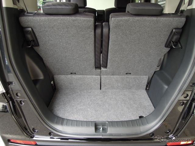 通常荷室。開口部はフロアとの段差なく、高さは地上480mm(タント595mm、パレット535mm)