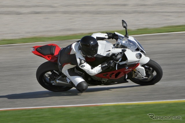 BMW S1000RRをフルモデルチェンジ---高感度のレスポンス