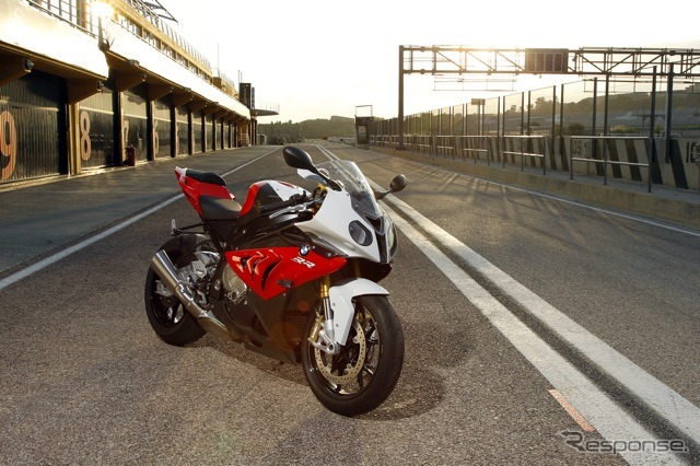 BMW S1000RRをフルモデルチェンジ---高感度のレスポンス
