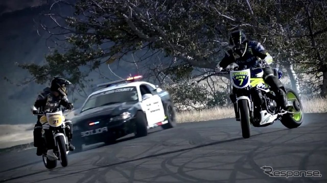 バイクとポリスカーによるドリフト追走イメージ映像(動画キャプチャー)