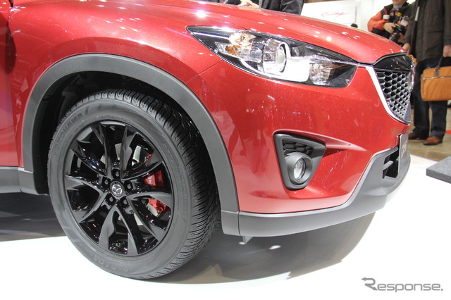 ローダウン&ホイールブラック塗装のCX-5 マツダが提案