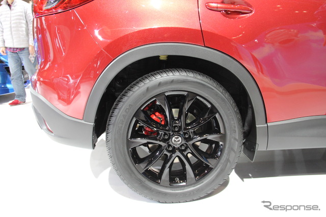 ローダウン&ホイールブラック塗装のCX-5 マツダが提案