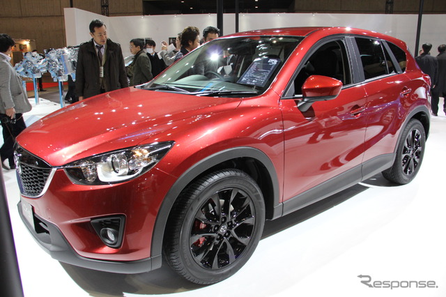 ローダウン&ホイールブラック塗装のCX-5 マツダが提案