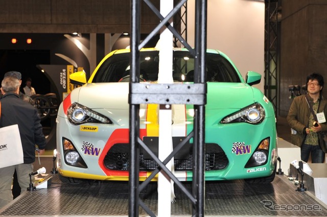 住友ゴム・ダンロップ&ファルケン(東京オートサロン12)