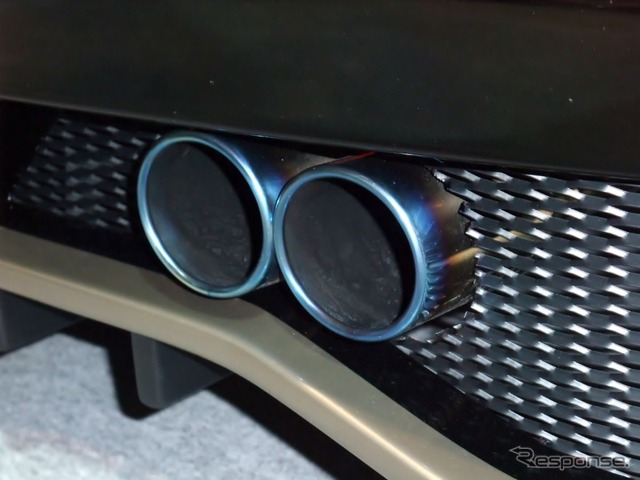 HKS S-style VELLFIRE。HKS「スーパーサウンドマスター」をセットアップ(東京オートサロン12)