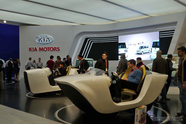 IT通信技術とEVの展示に力を入れたキア自動車のブース(CES 12)