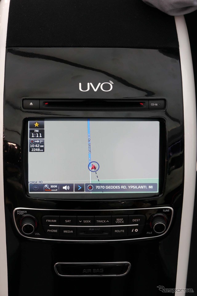 キアUVO。実装に近い状態に見えるシステムの展示も行われた(CES 12)