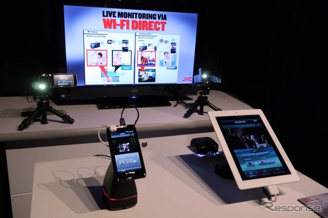 JVCの「WiFi DIRECT」。スマホやタブレットからモニタリングしながらコントロールできる(CES 12)