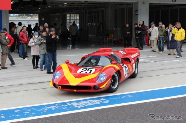 今まさにコースインする、ローラT70