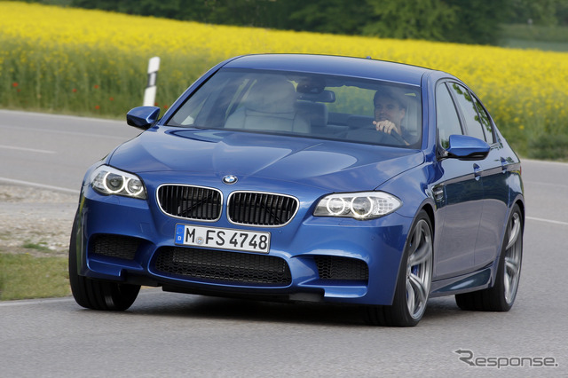 現在はガソリンエンジンと駆動方式FRのみのBMW M5(参考画像)