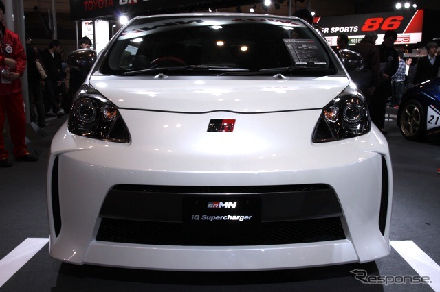 2012年夏、限定100台で発売されるトヨタiQスーパーチャージャー(東京オートサロン12)