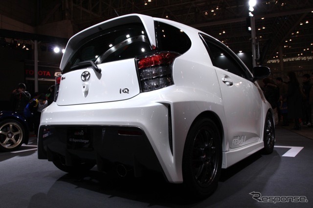 2012年夏、限定100台で発売されるトヨタiQスーパーチャージャー(東京オートサロン12)