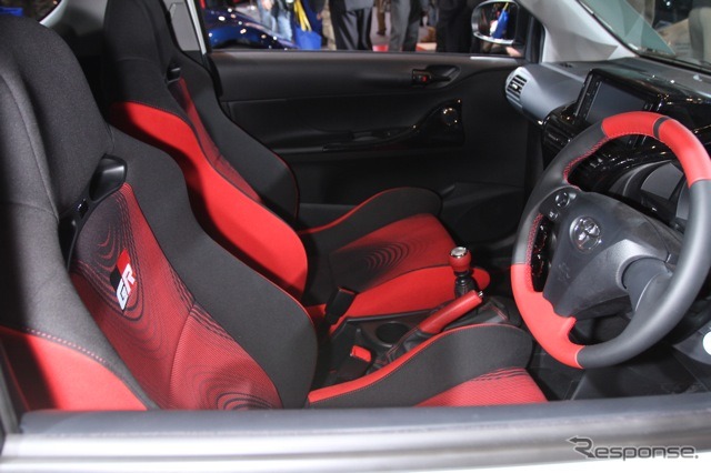 2012年夏、限定100台で発売されるトヨタiQスーパーチャージャー(東京オートサロン12)