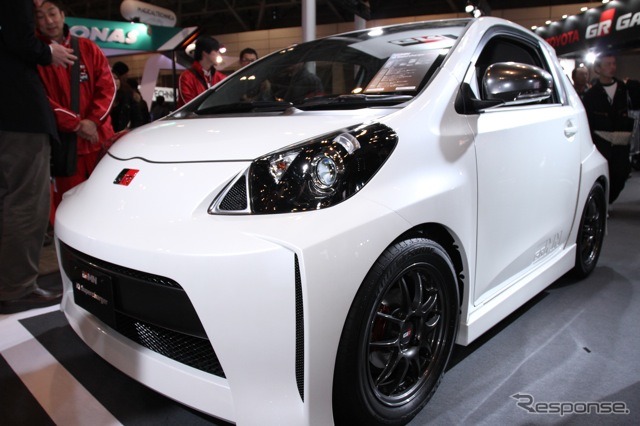2012年夏、限定100台で発売されるトヨタiQスーパーチャージャー(東京オートサロン12)