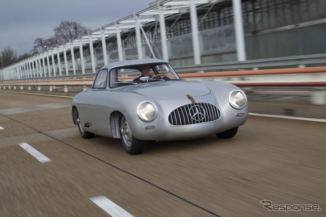 フルレストアされて披露された1952年式メルセデスベンツ300SL(デトロイトモーターショー12)