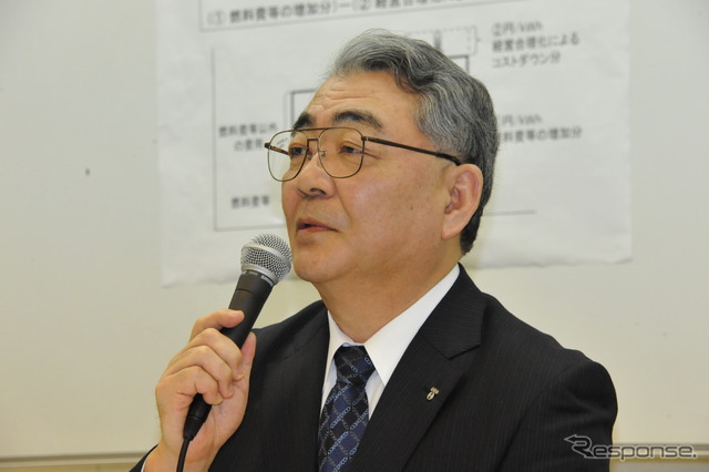 電力値上げで協力を求める西澤俊夫社長（17日・東電本店）
