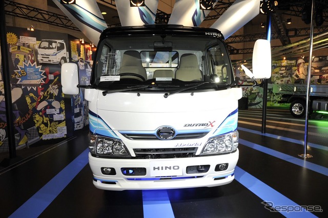 日野デュトロX(東京オートサロン12)
