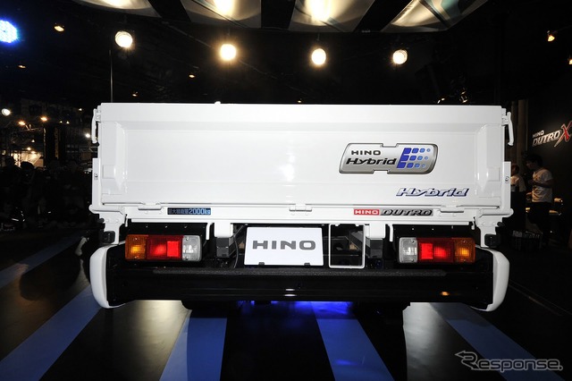 日野デュトロX(東京オートサロン12)