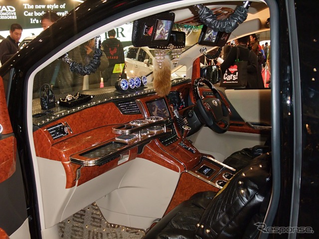 トヨタ アルファード ZXエディション（東京オートサロン12）