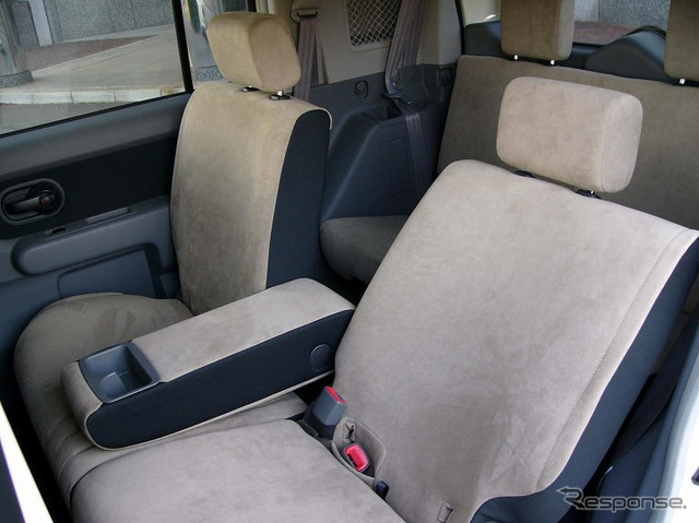 日産キューブにコンランとのコラボレーションによる限定車