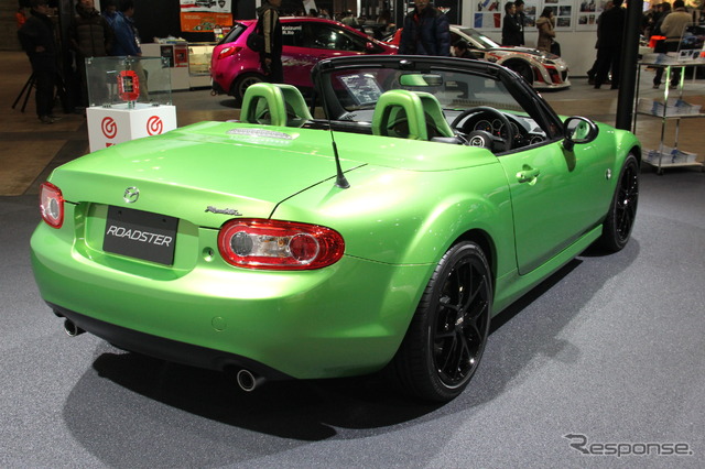 マツダ・ロードスターBLACK TUNED-2012(東京オートサロン12)