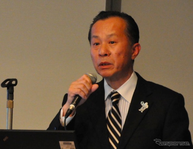 発表会で登壇した日本ミシュランタイヤの内野真澄執行役員
