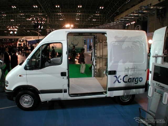 【東京ショー2000 速報】街をヨーロッパに変える日産、あっル……