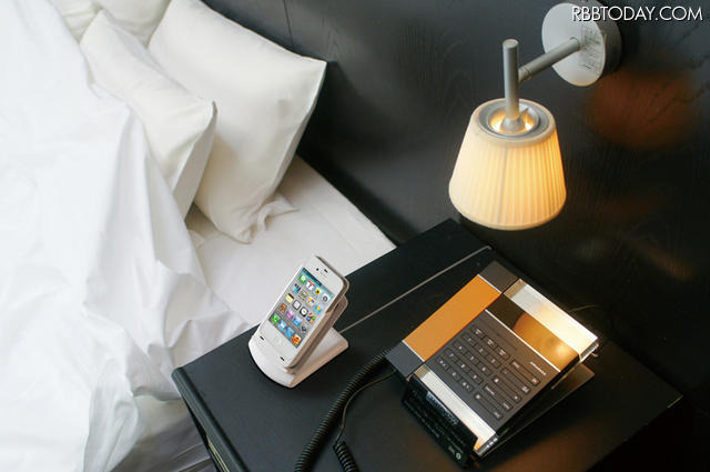 「エアボルテージ ワイヤレス充電スタンド」使用イメージ