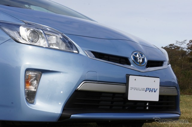 トヨタ自動車はプリウスPHVを発売