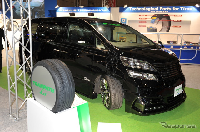 東洋ゴム TOYO TIRES(東京オートサロン12)