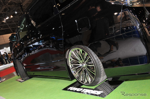 東洋ゴム TOYO TIRES(東京オートサロン12)