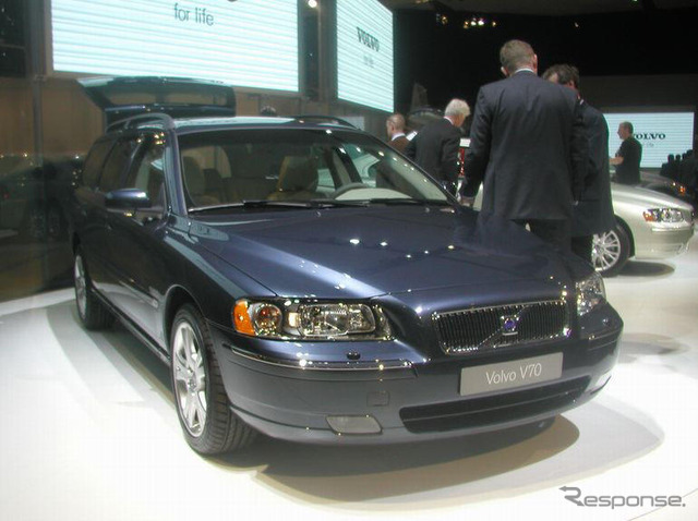 【バーミンガムモーターショー04】ボルボV70の2005年モデル