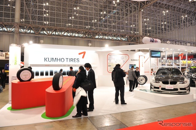 クムホタイヤ(東京オートサロン12)