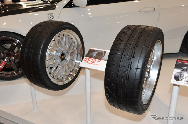クムホタイヤ(東京オートサロン12)