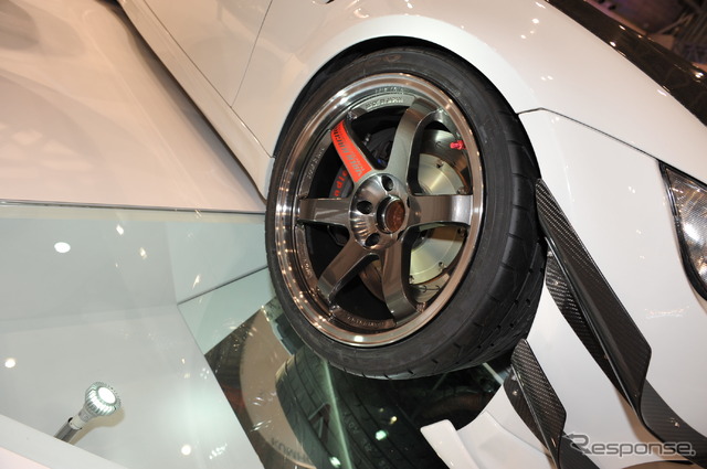 クムホタイヤ(東京オートサロン12)